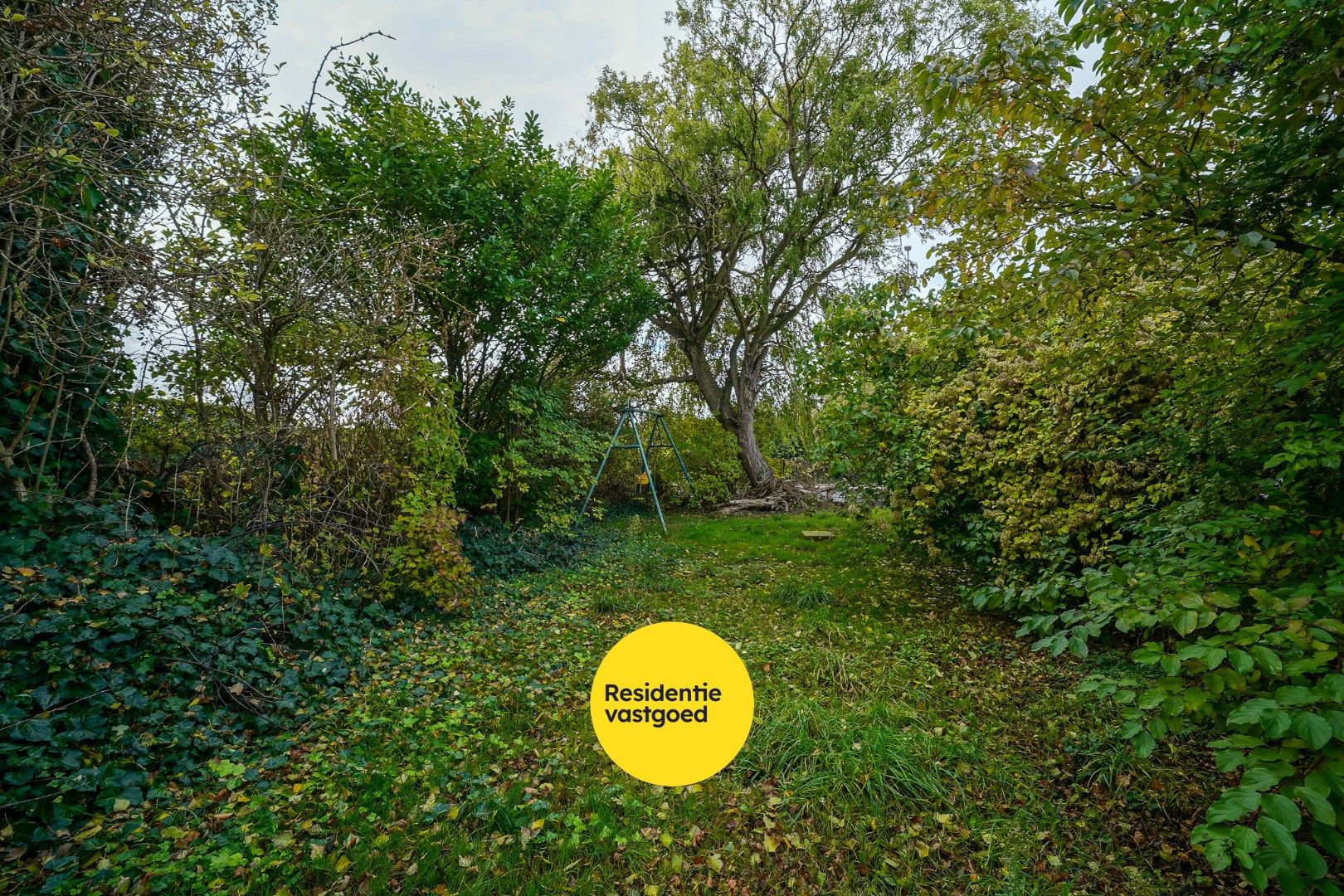 Ruime woning met dubbele garage en 6 slaapkamers in Bredene – ideaal renovatieproject foto 4