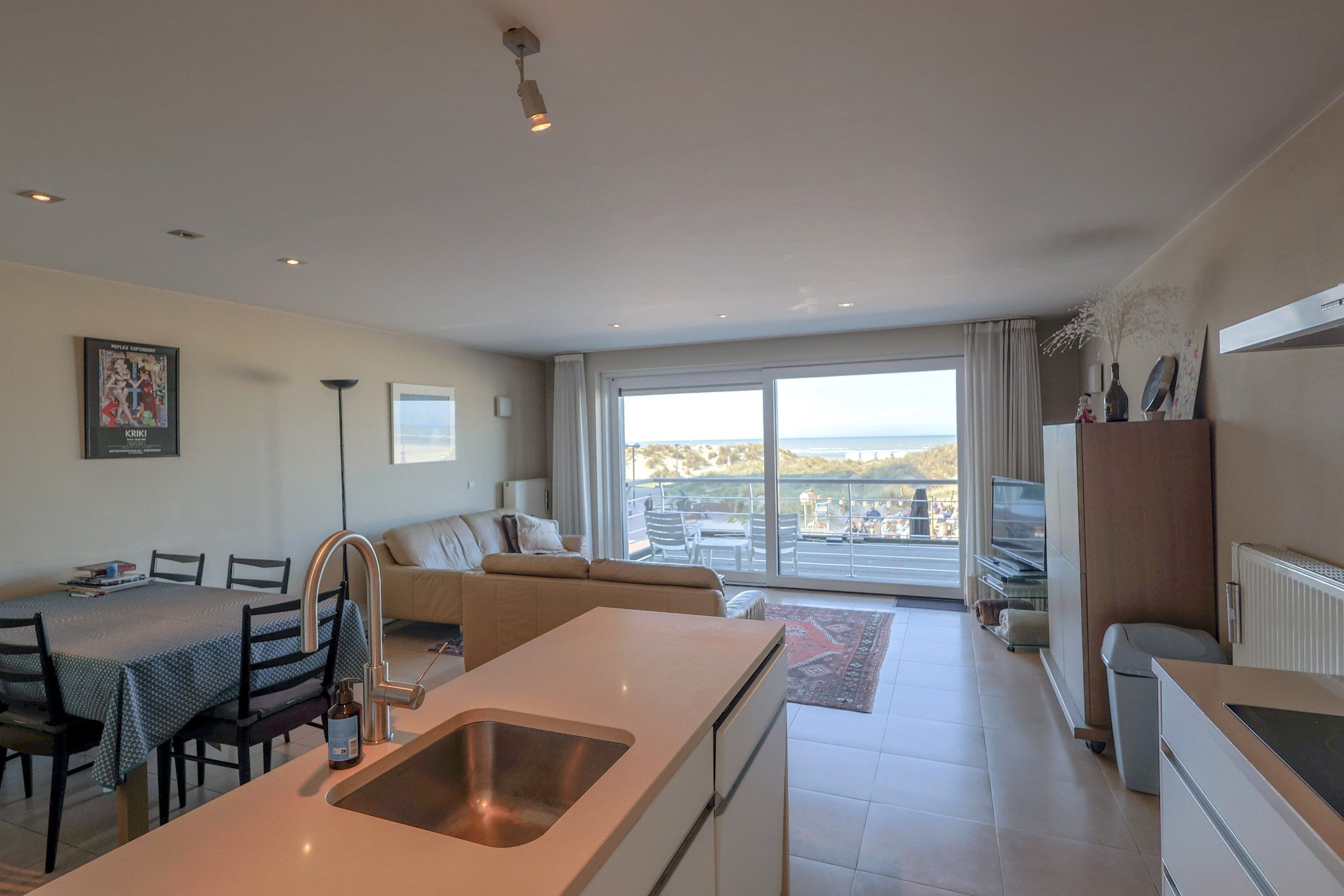 Appartement te huur met frontaal zeezicht op de dijk van Oostduinkerke! foto 13