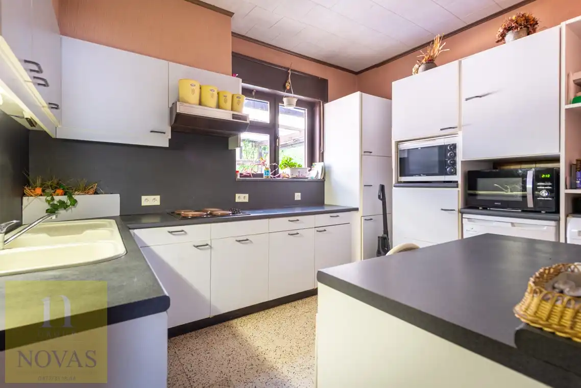 Landelijk gelegen woning op een perceel van 15 are, 23m straatbreedte foto 6