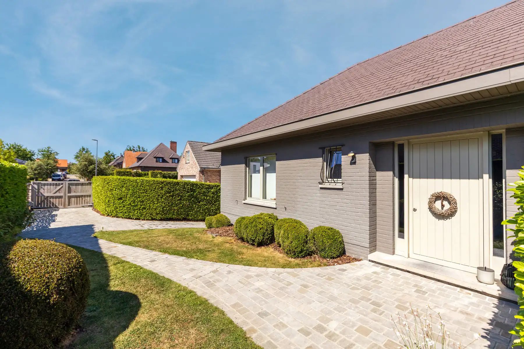 Ruime laagbouwvilla in residentiële villawijk foto 5