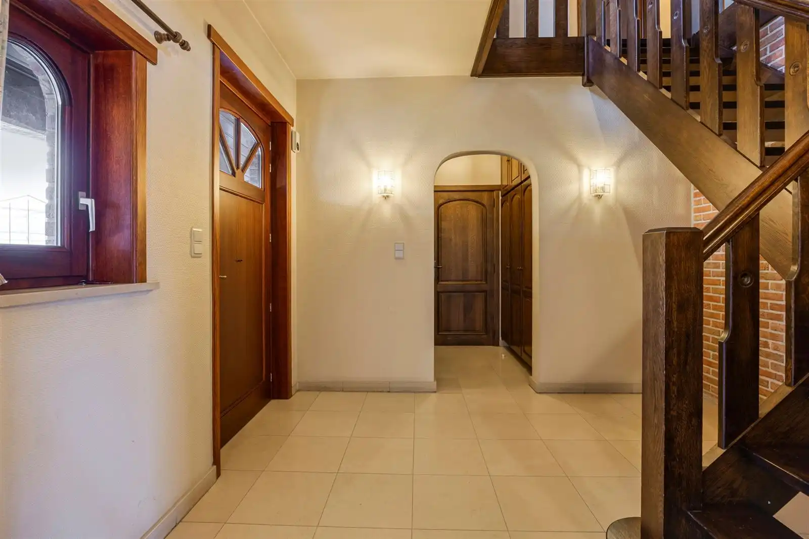 Riante open bebouwing in rustige straat foto 5