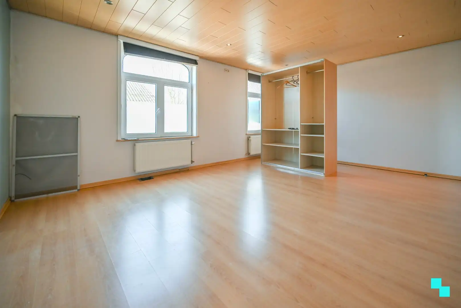 Riante halfopen woning met garage foto 24