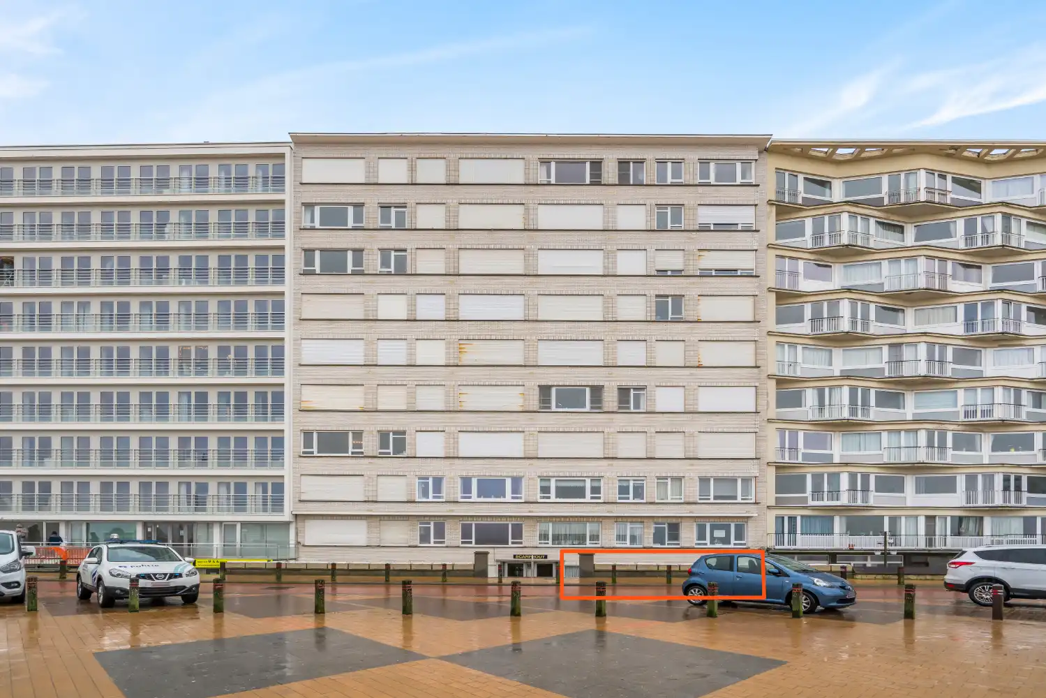 Modern instapklaar appartement met twee slaapkamers. Let op: dit pand heeft geen zeezicht! foto {{pictureIndex}}