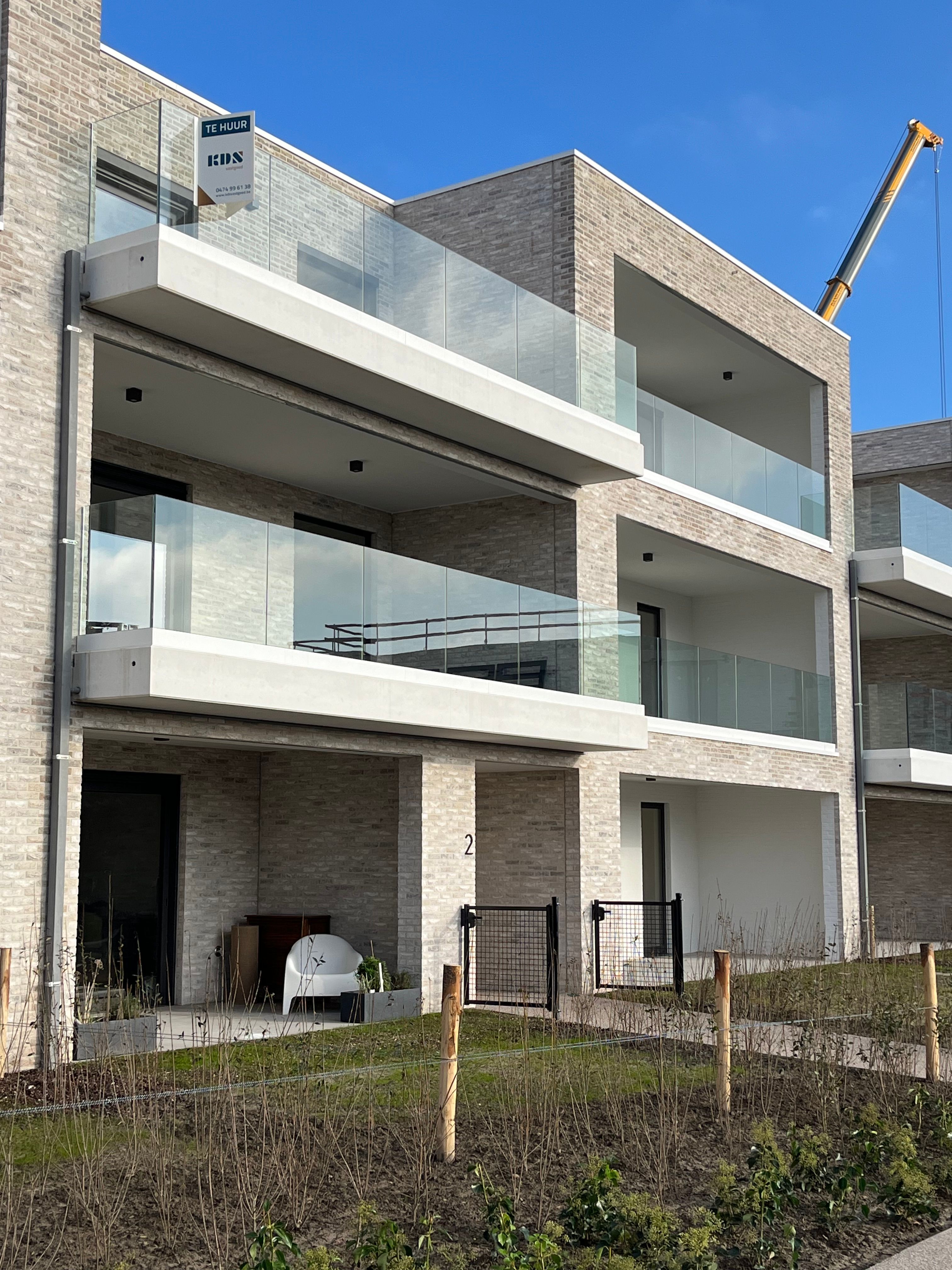 Zonovergoten nieuwbouw appartement + garage foto 2