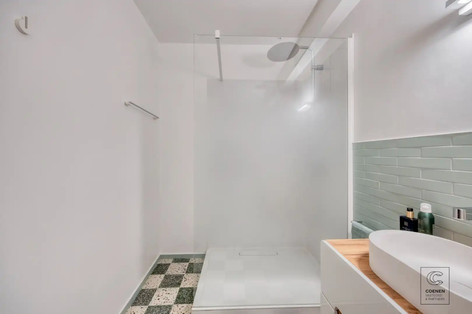 Volledig gerenoveerd appartement op toplocatie te Linkeroever  foto 14