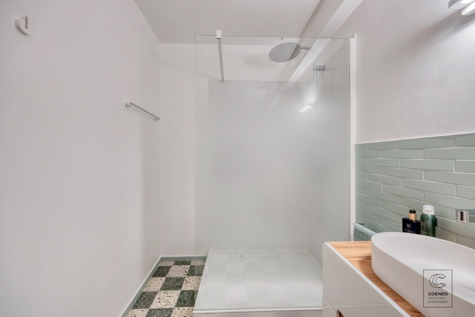 Volledig gerenoveerd appartement op toplocatie te Linkeroever  foto 14