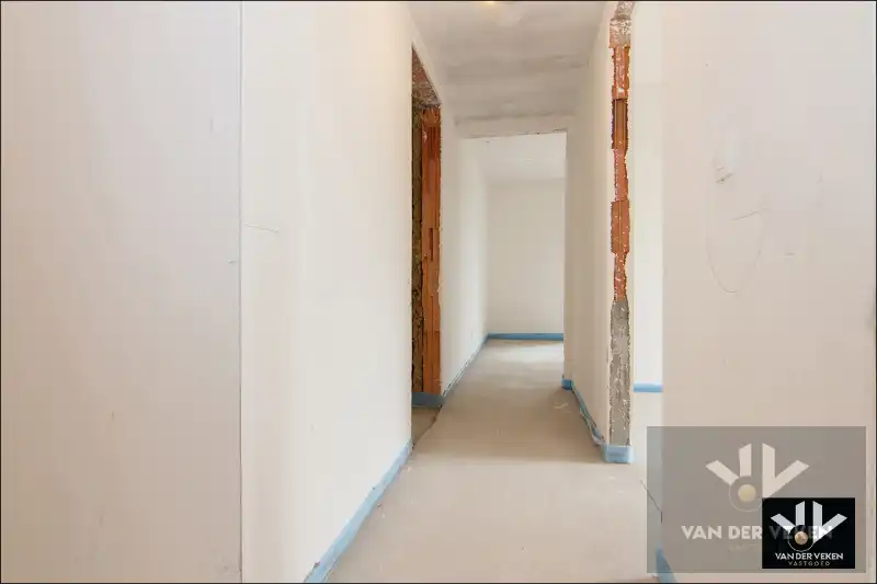 Ruim gelijkvloers nieuwbouwappartement met 4 slaapkamers en 2 badkamers, ruim terras en een mooie tuin op een goed bereikbare locatie! foto 11