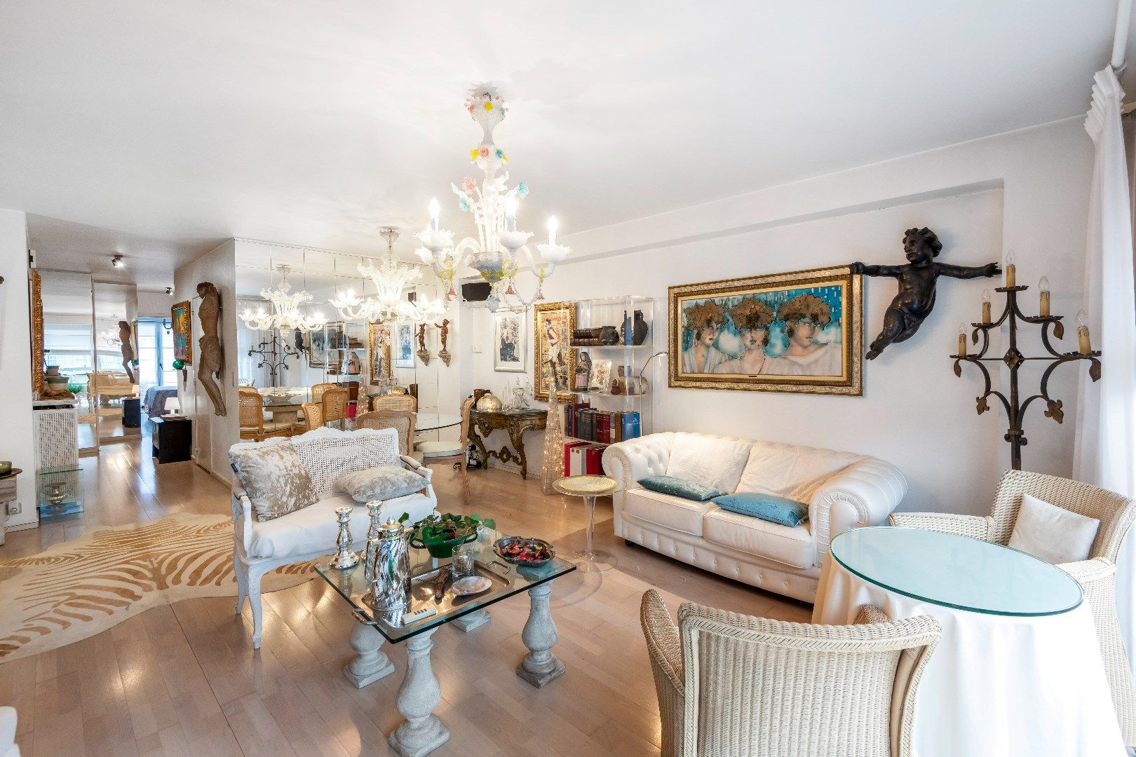 Aangenaam appartement gelegen  wandelafstand van de Zeedijk en de Dumortierlaan. garage te koop foto 3