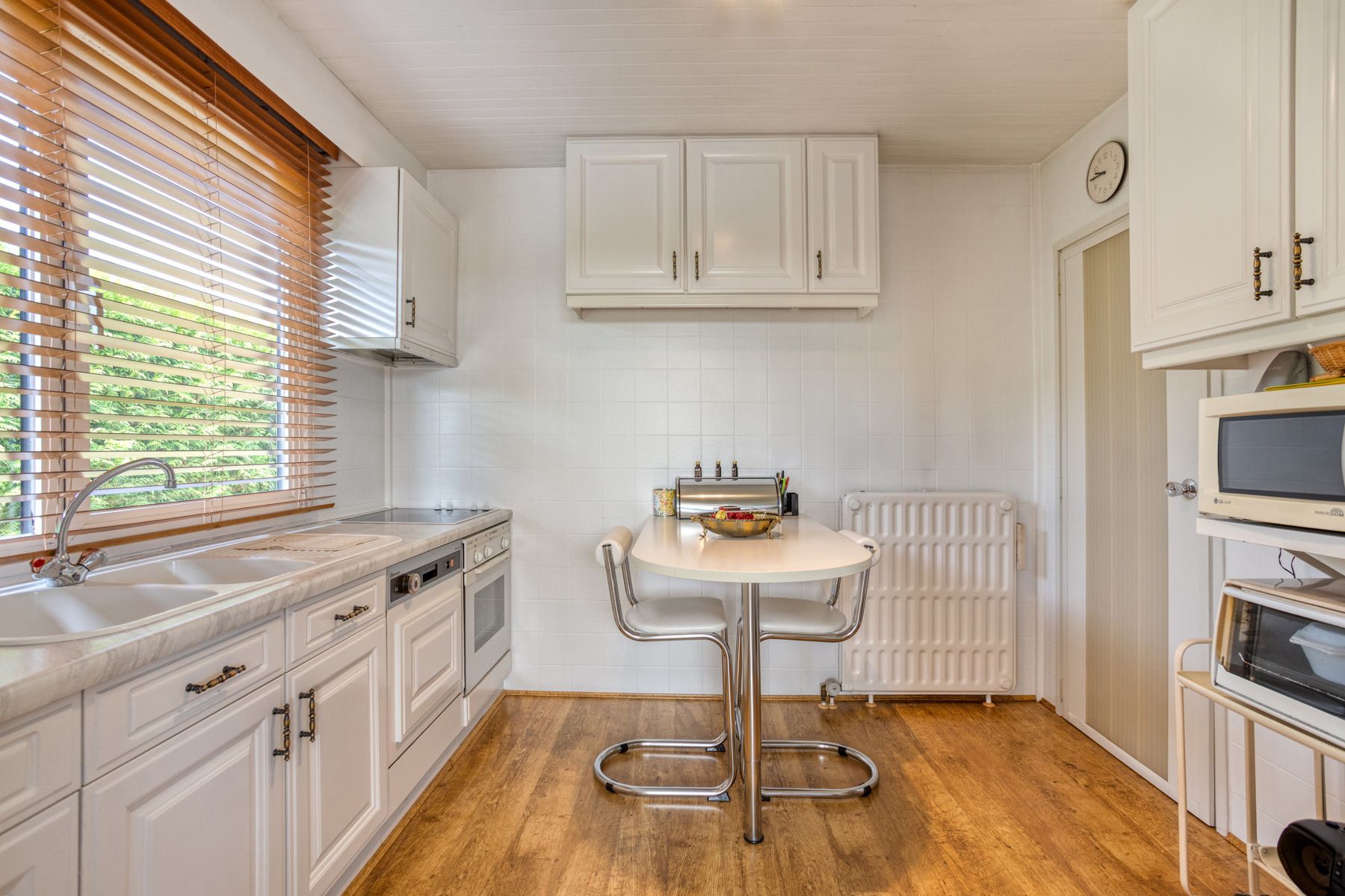 Rustig gelegen gelijkvloers-villa met 2slaapkamers en garage foto 12