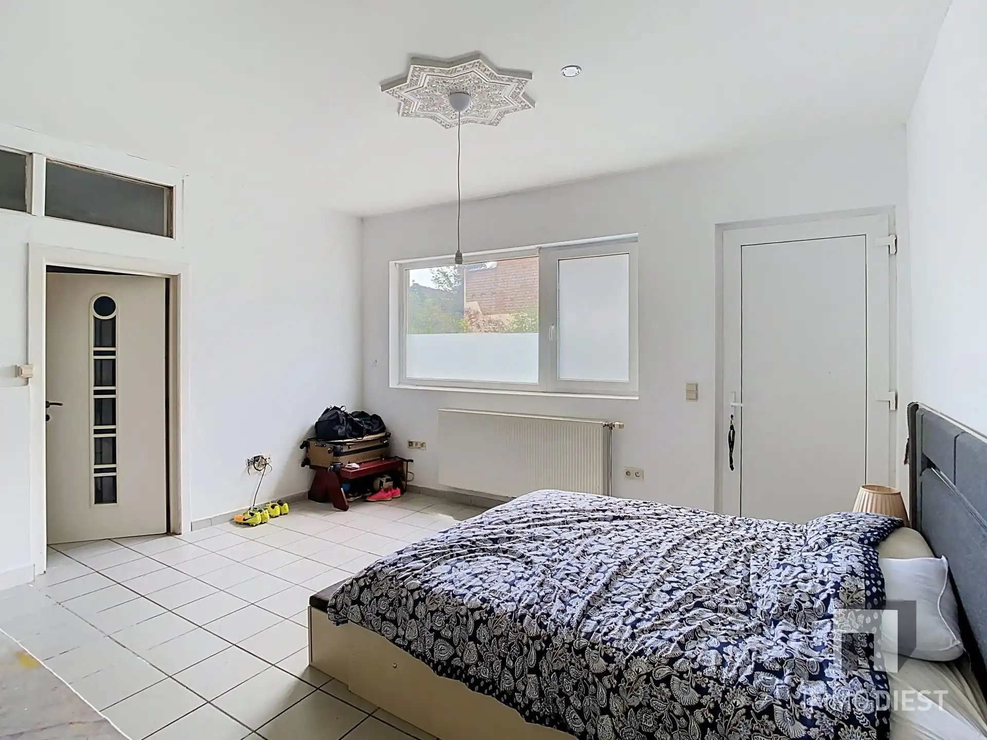 Handelspand met woonst en 5 garages foto 9