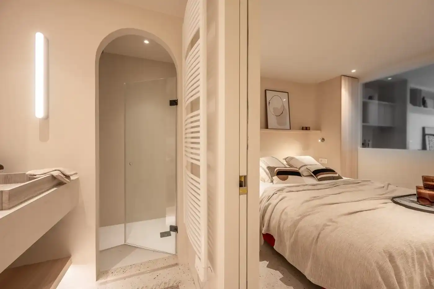Exclusief gerenoveerd appartement met frontaal zeezicht op toplocatie in het Zoute foto 13