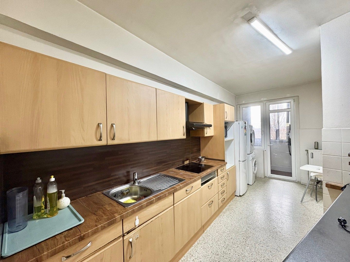 Te renoveren ruim 2-slpk appartement met staanplaats en kelder foto 4