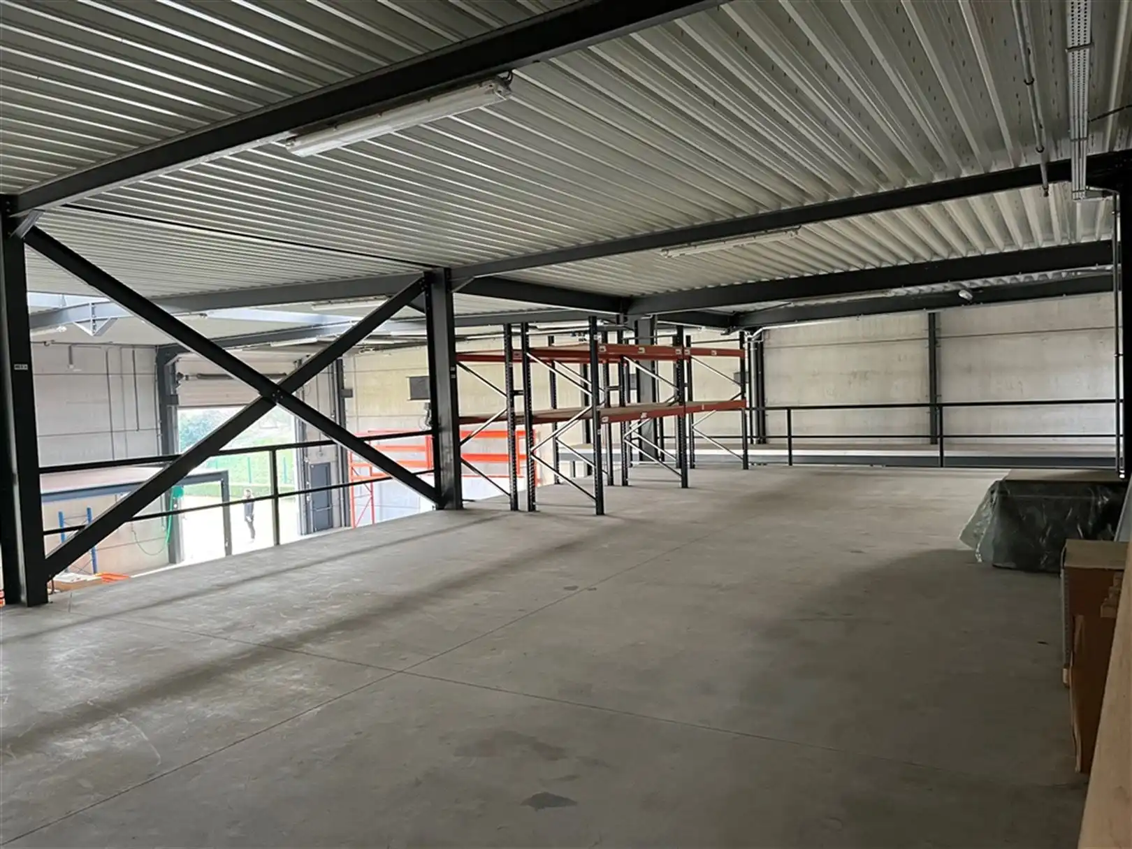 Magazijn + kantoor op zichtlocatie langs E17 foto 18