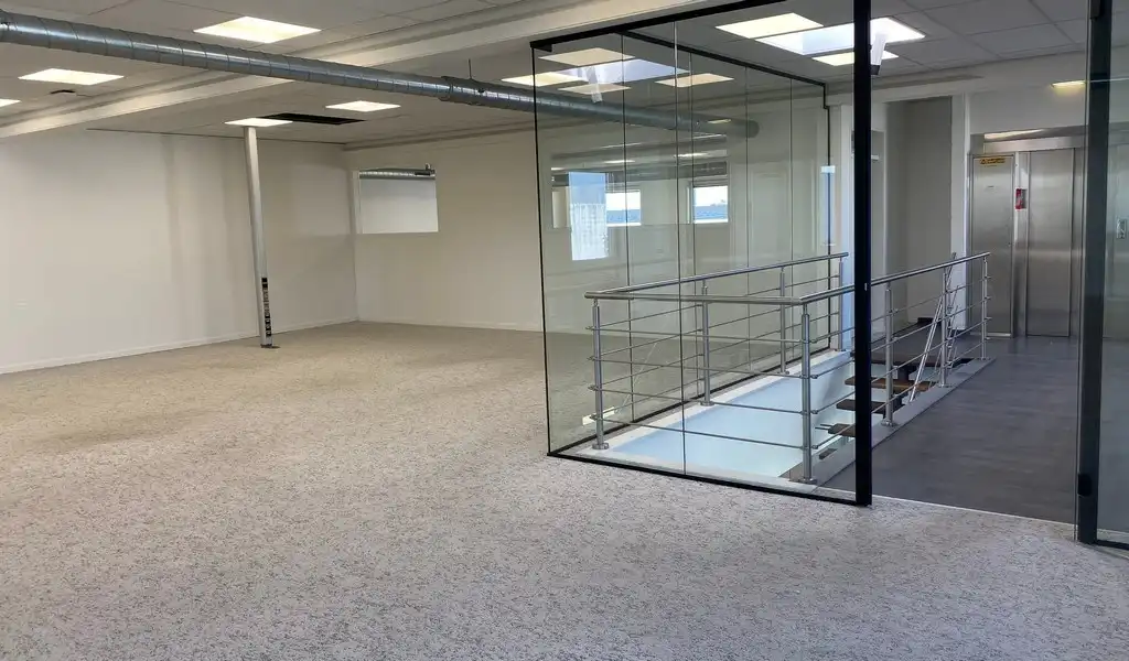 Ingedeeld kantoorverdiep te huur nabij N47 in Lokeren foto 11