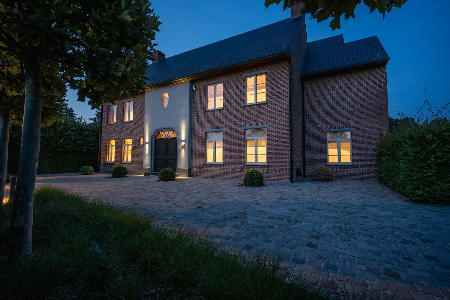 Exclusieve villa met 550 m² bewoonbare oppervlakte op een prachtig perceel van 5.458 m² nabij het centrum van Heist-op-den-Berg foto 2