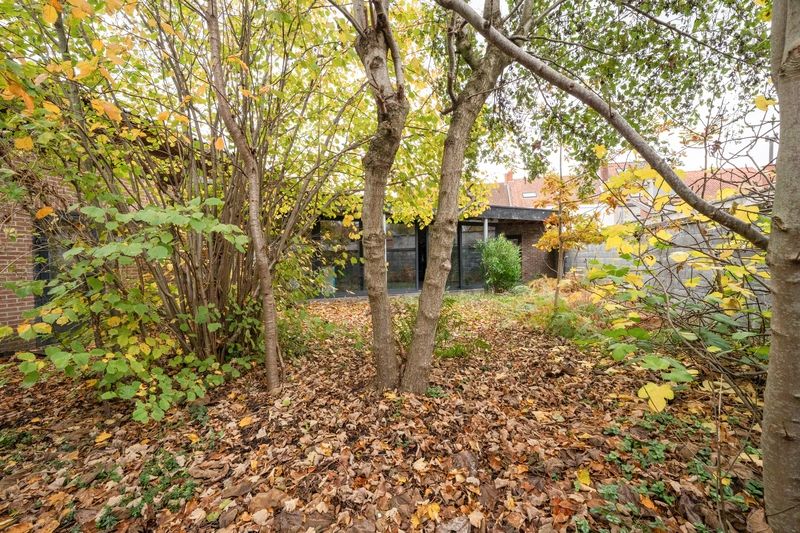 Centrum Roeselare - Kantoorgebouw met woongelegenheid en garage foto 17