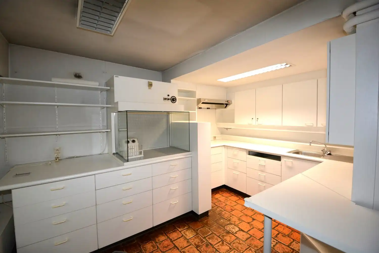 HANDELSGELIJKVLOERS TE CENTRUM OELEGEM! foto 9