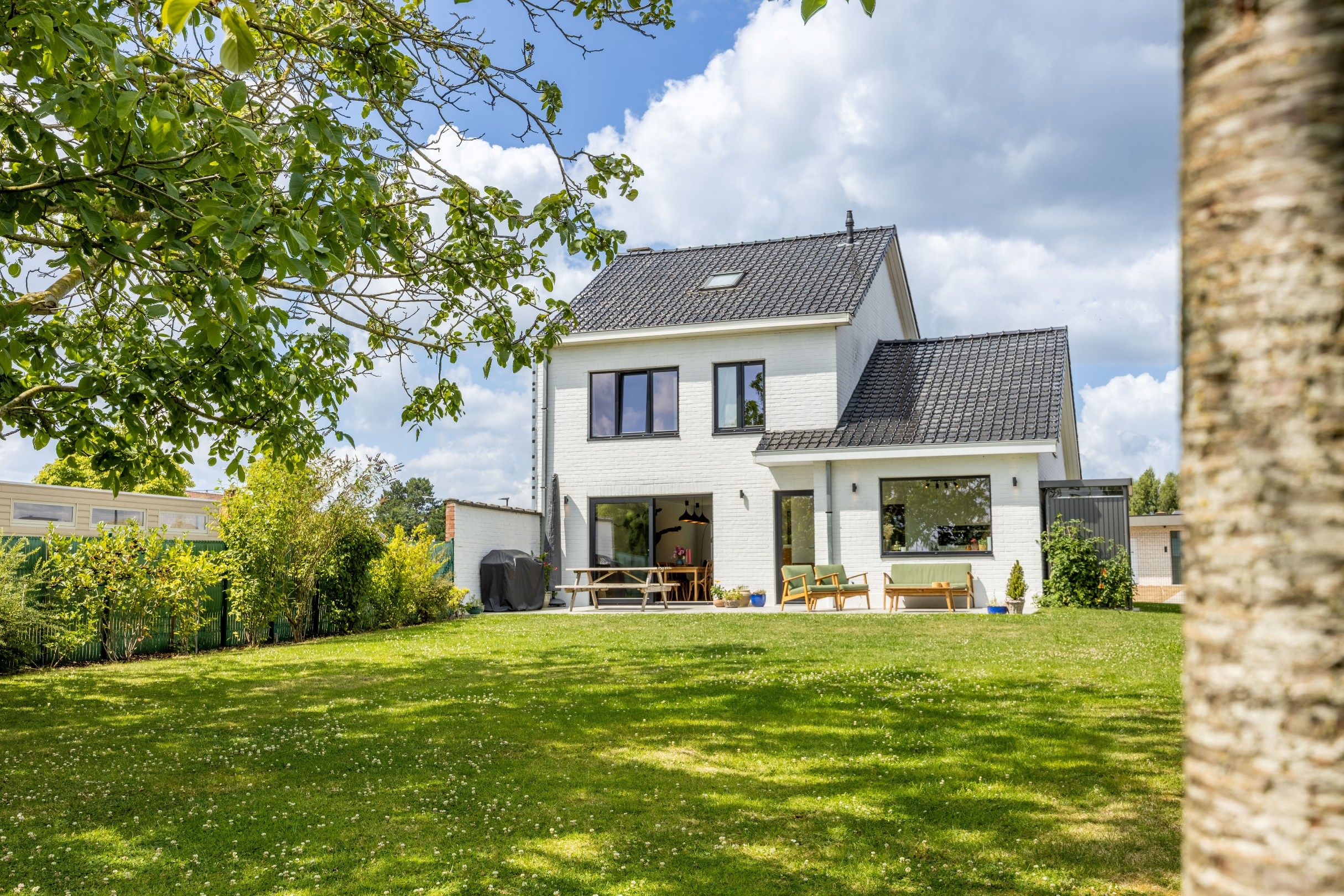 MAGNIFIEK GERENOVEERDE GEZINSWONING MET GARAGE foto 2