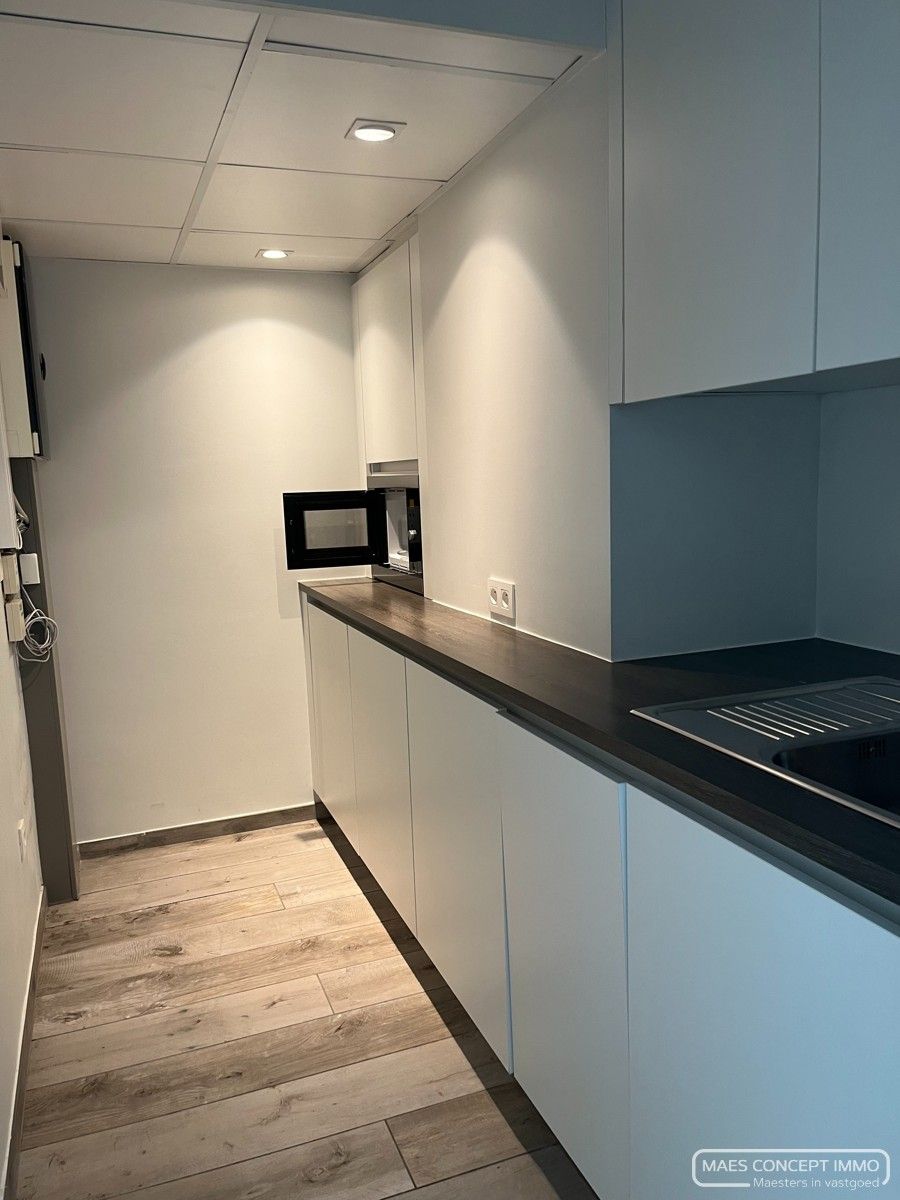 Centraal gelegen kantoor/praktijk/handelszaak te huur in Anzegem foto 8
