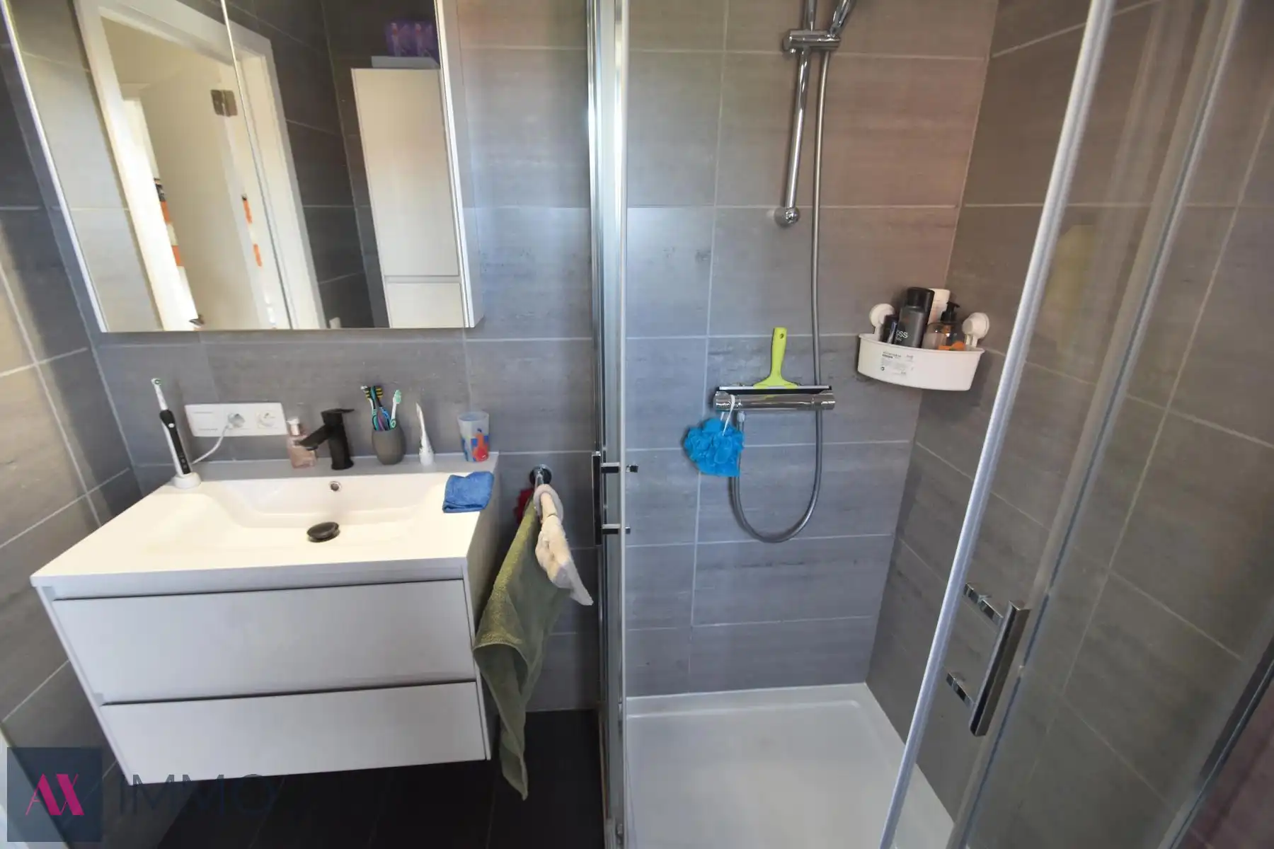 Gerenoveerde instapklare starterswoning met 2 slaapkamers en koertje nabij station Dendermonde, onmiddellijk beschikbaar. foto 9