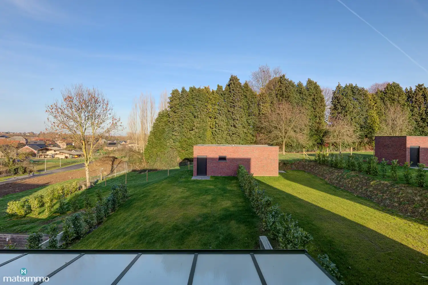 VOLLEDIG AFGEWERKTE EN GESCHILDERDE NIEUWBOUWWONING (EPB E10) MET 3 SLAAPKAMERS, OVERDEKT TERRAS, 2 GARAGES, KELDER EN AANGELEGDE TUIN IN WERM foto 35
