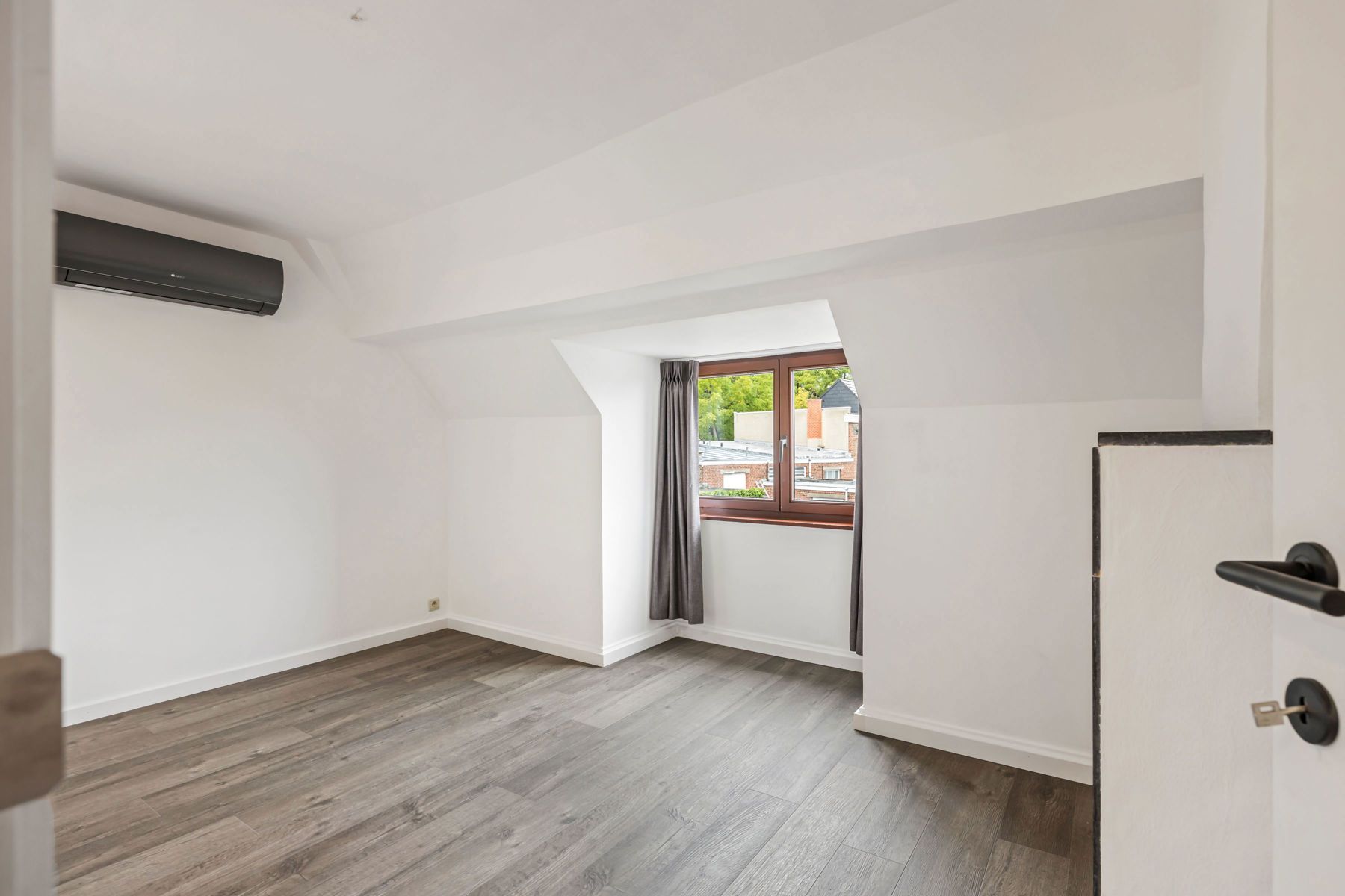 Stijlvolle, energiezuinige woning in hartje Kortrijk foto 18