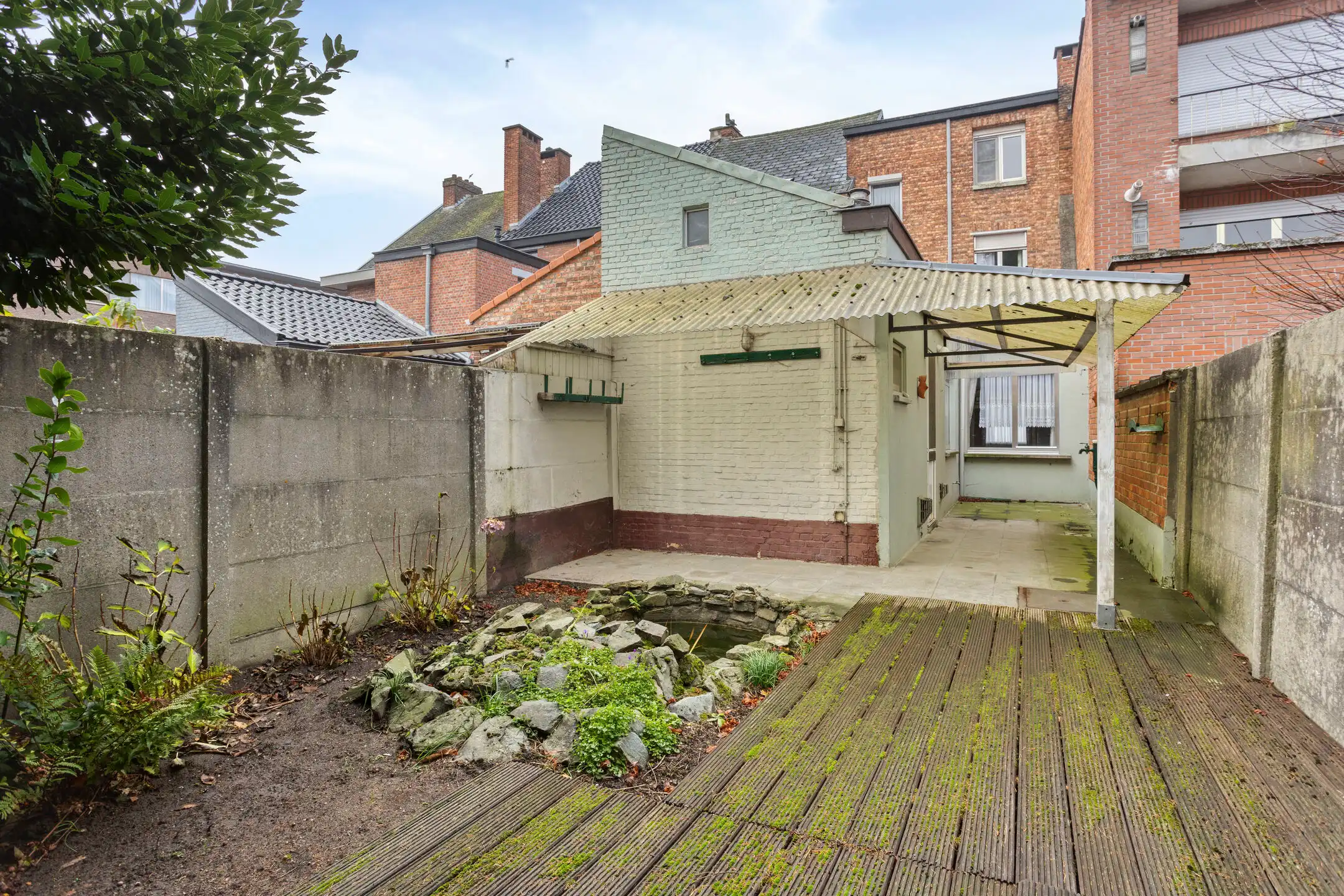 Charmante te renoveren woning met tuin en garage foto 6