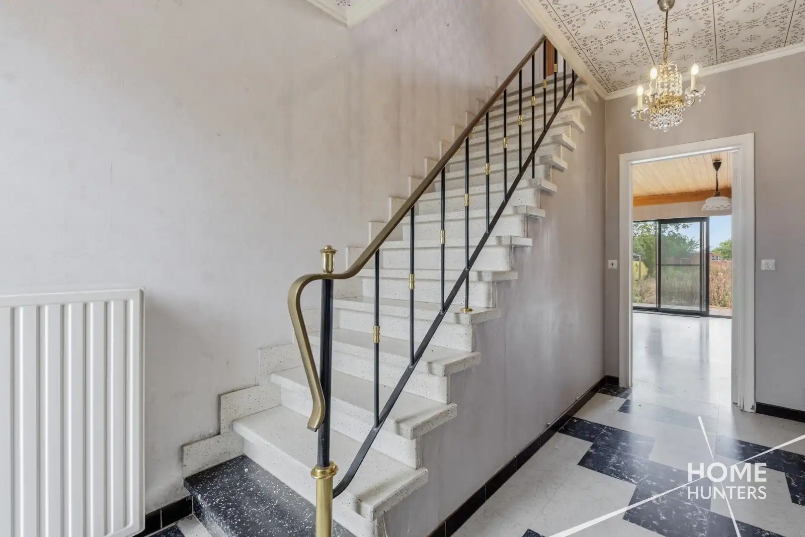 Ruime woning met oprit, garage, gunstig EPC en maar liefst 5 slaapkamers foto 7