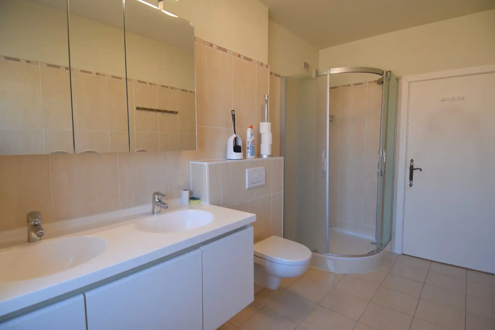 Ruim 3-slaapkamer appartement met garage in hartje Kortrijk foto 7