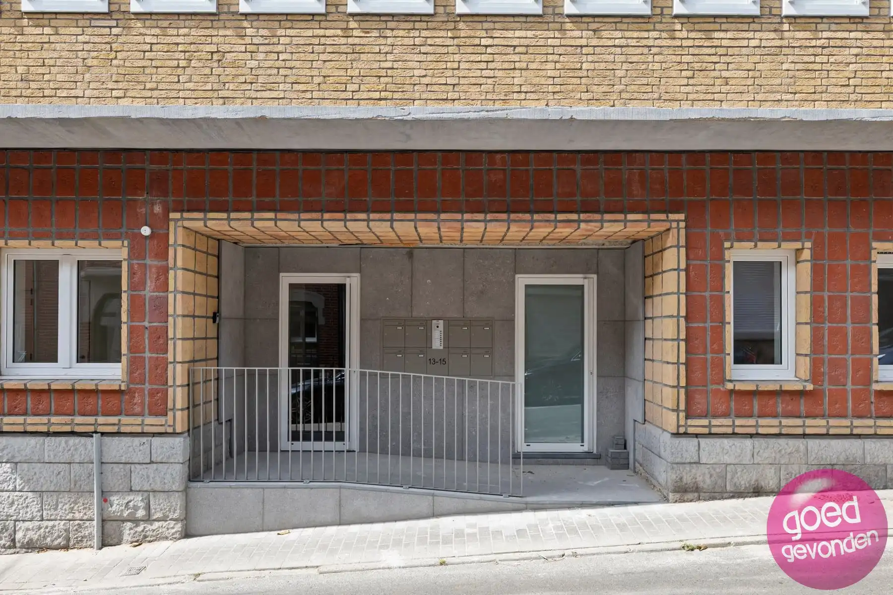 NIEUW APP - 1of2 SLK - TERRAS - KELDER - CENTRUM - GEEN BTW foto 4