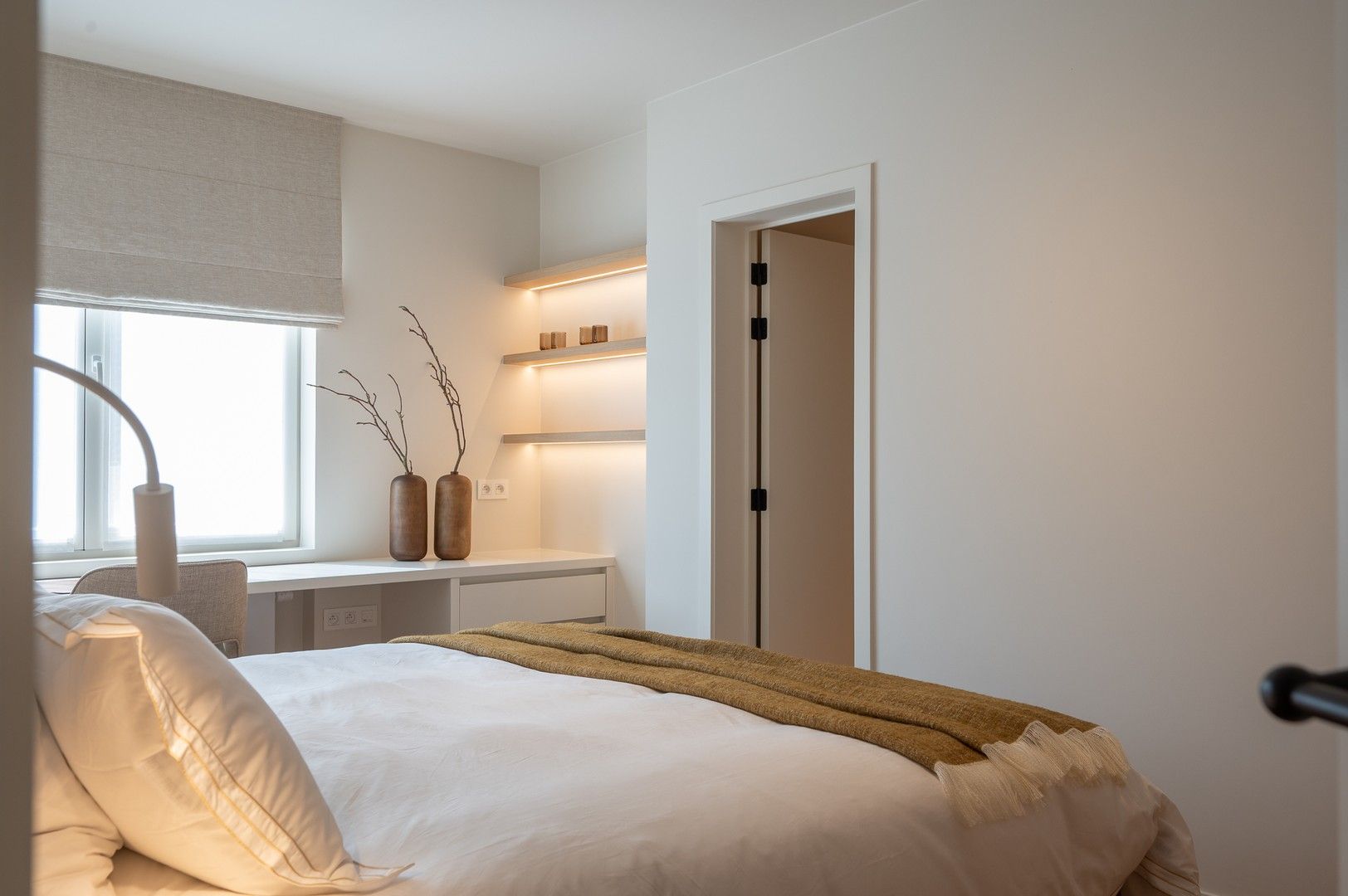 Prachtig en luxueus gerenoveerd appartement met zeezicht, centraal gelegen in het Zoute. foto 14