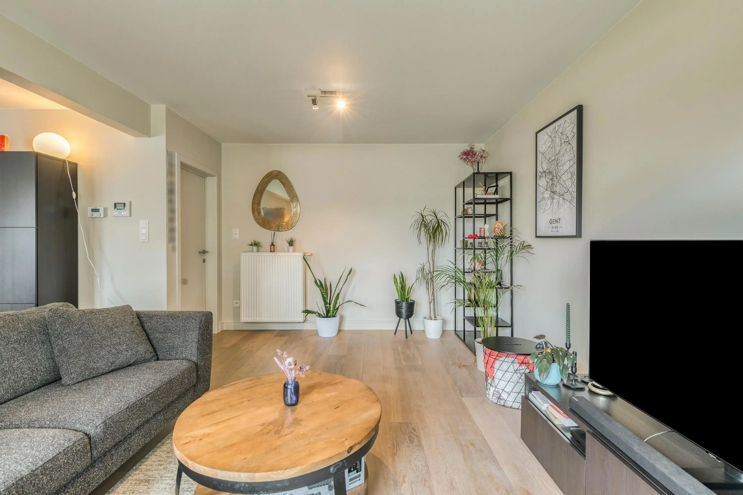 Lichtrijk appartement met 2 slaapkamers en ruime buitenruimte te Zwijnaarde foto 2