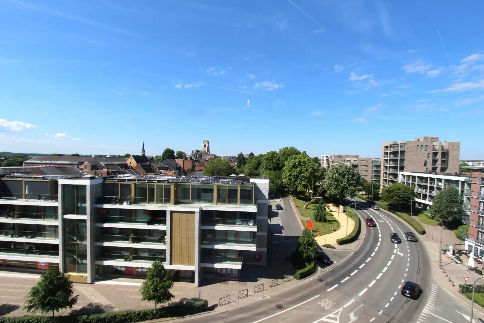RUIM APPARTEMENT MET 3 SLAAPKAMERS foto 5