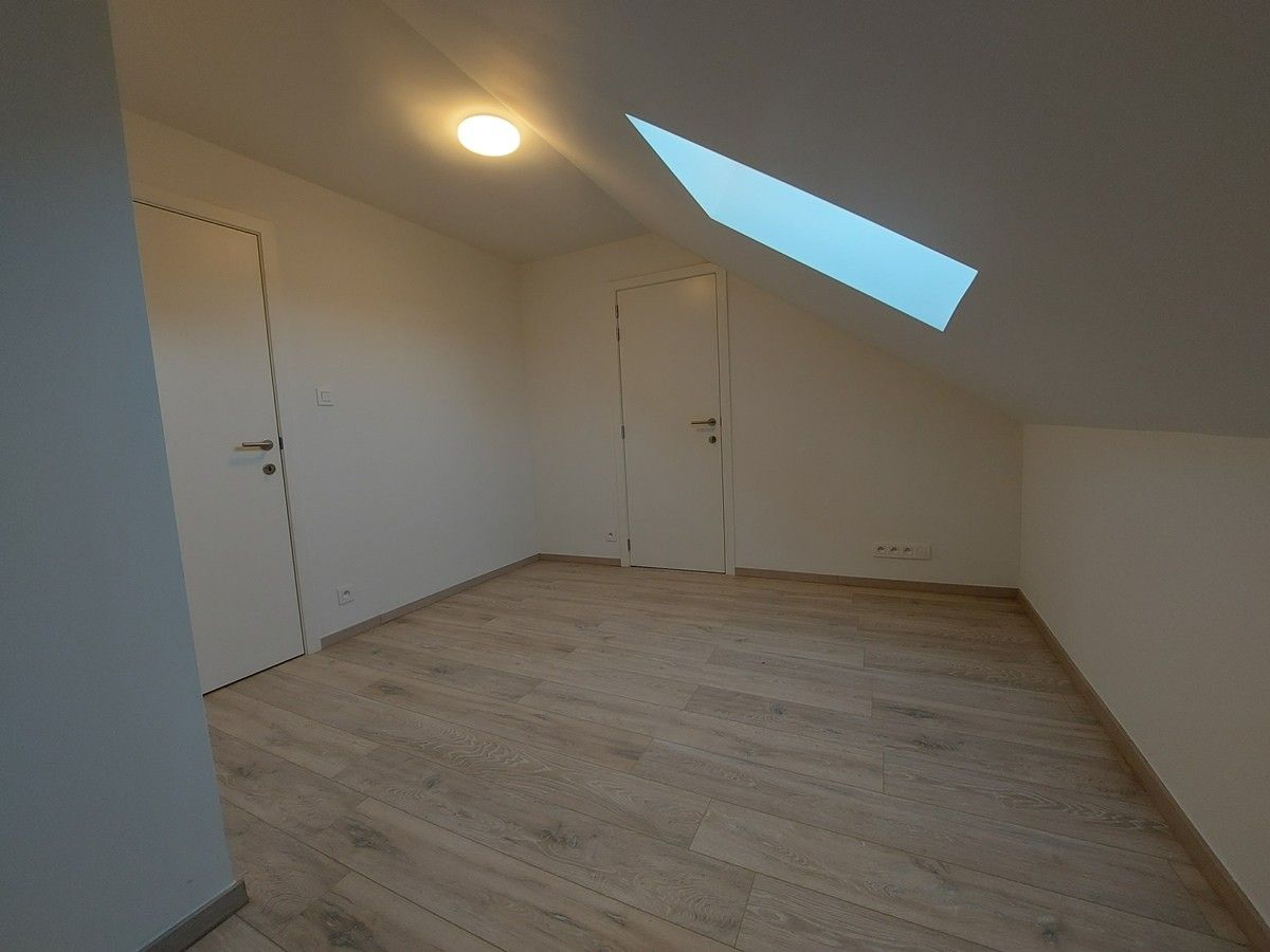 Super gezellig duplex appartement van 85 m² met twee slaapkamers in hartje Kortrijk. A-label foto 11