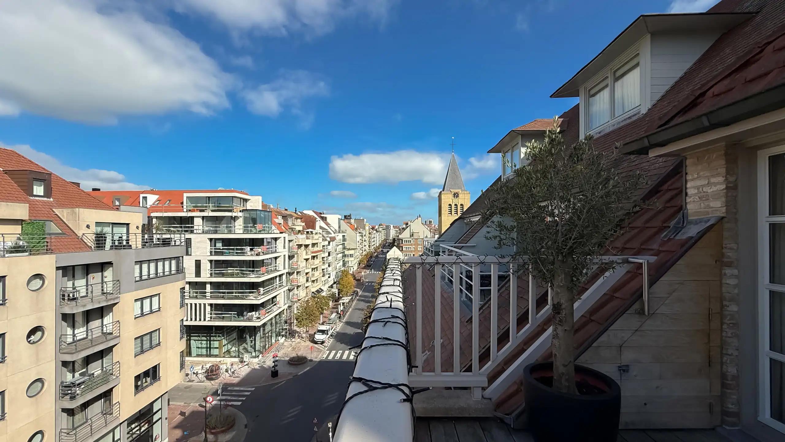 Stijlvol gerenoveerd duplexappartement / centrum van Knokke. foto 12