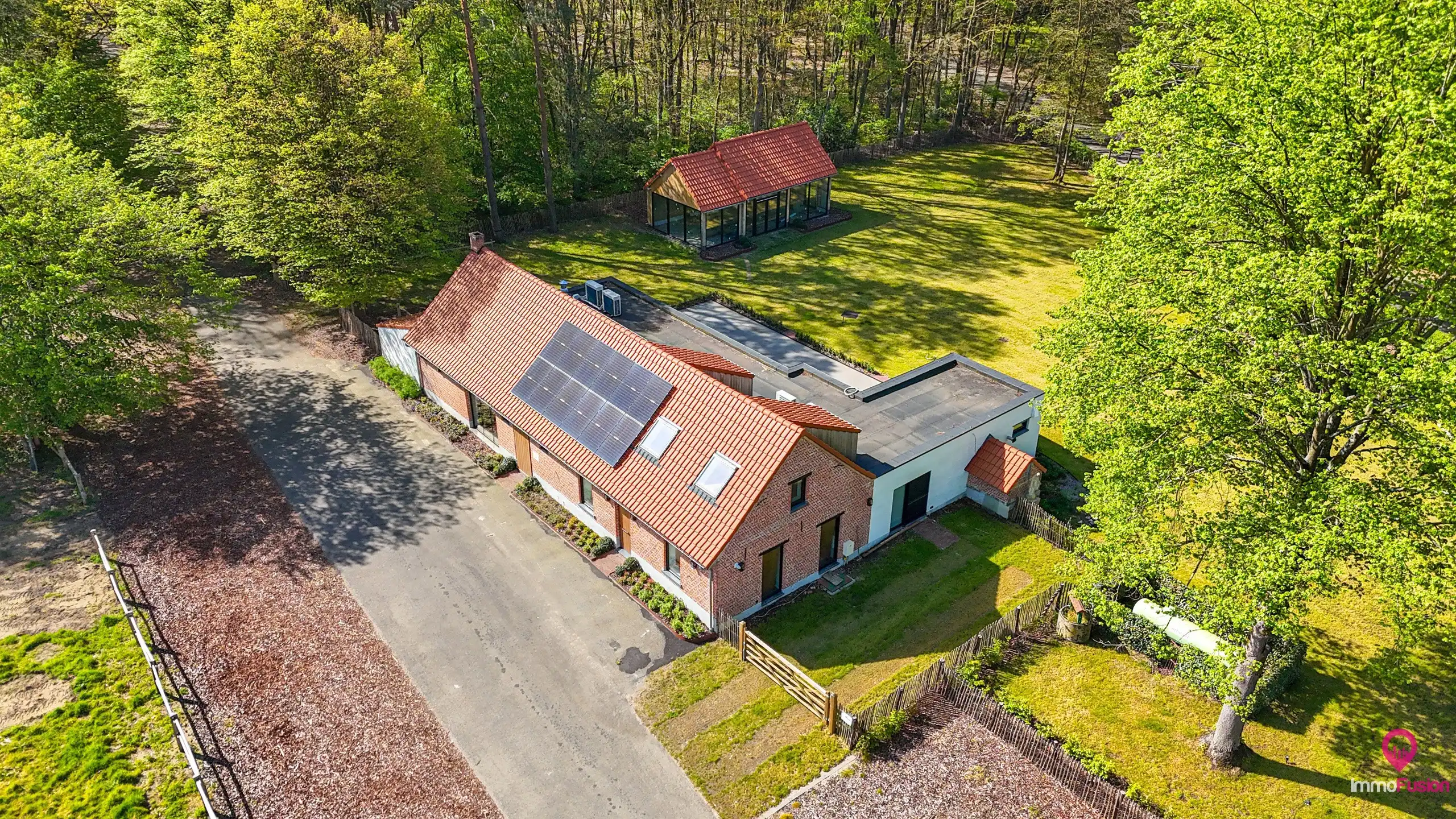Multifunctioneel horecapand op een perceel van 1.9 hectare! foto 3