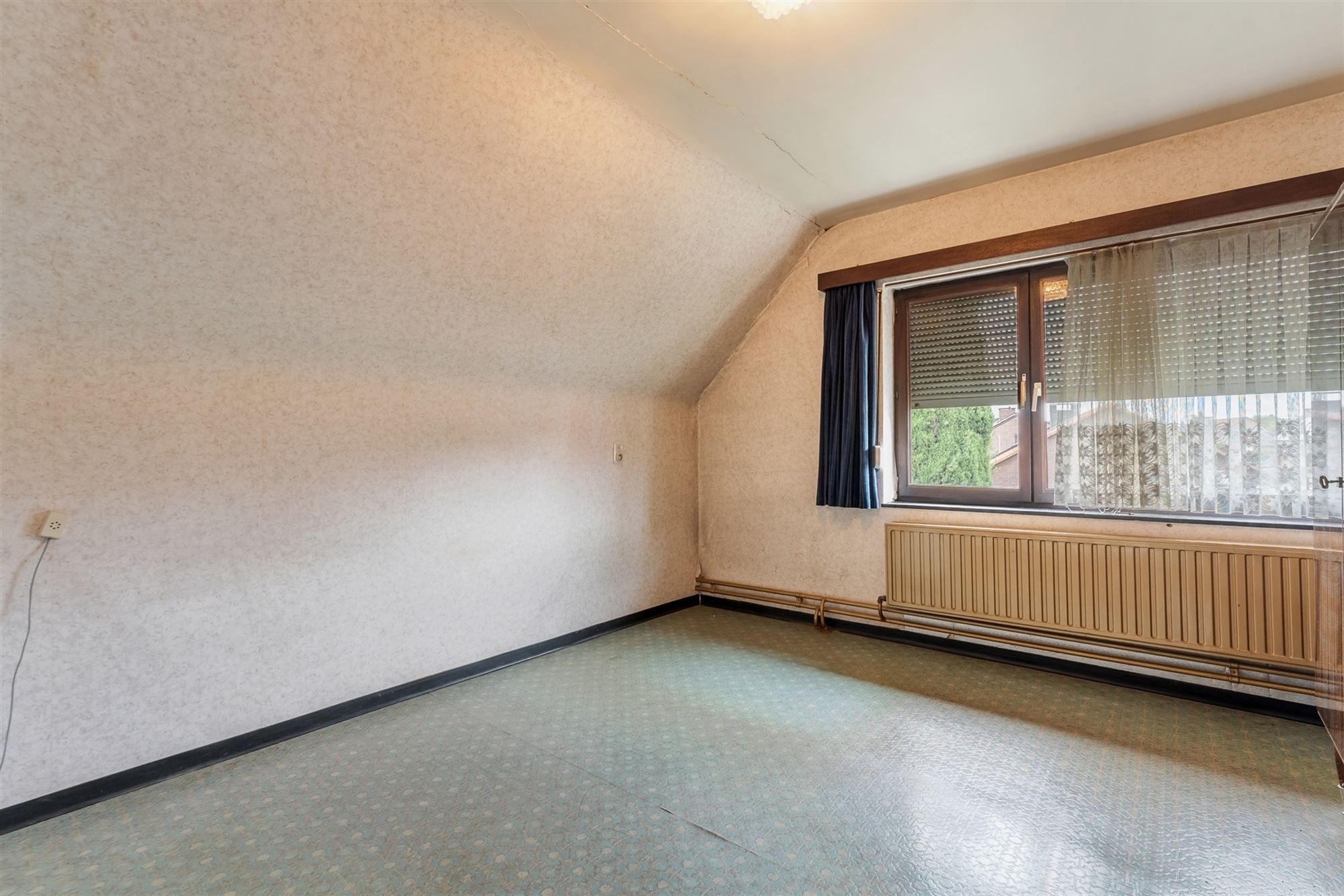 OP TE FRISSEN WONING MET 4 SLAAPKAMERS RUSTIG GELEGEN OP EEN PERCEEL VAN 7A41CA TE PAAL foto 16