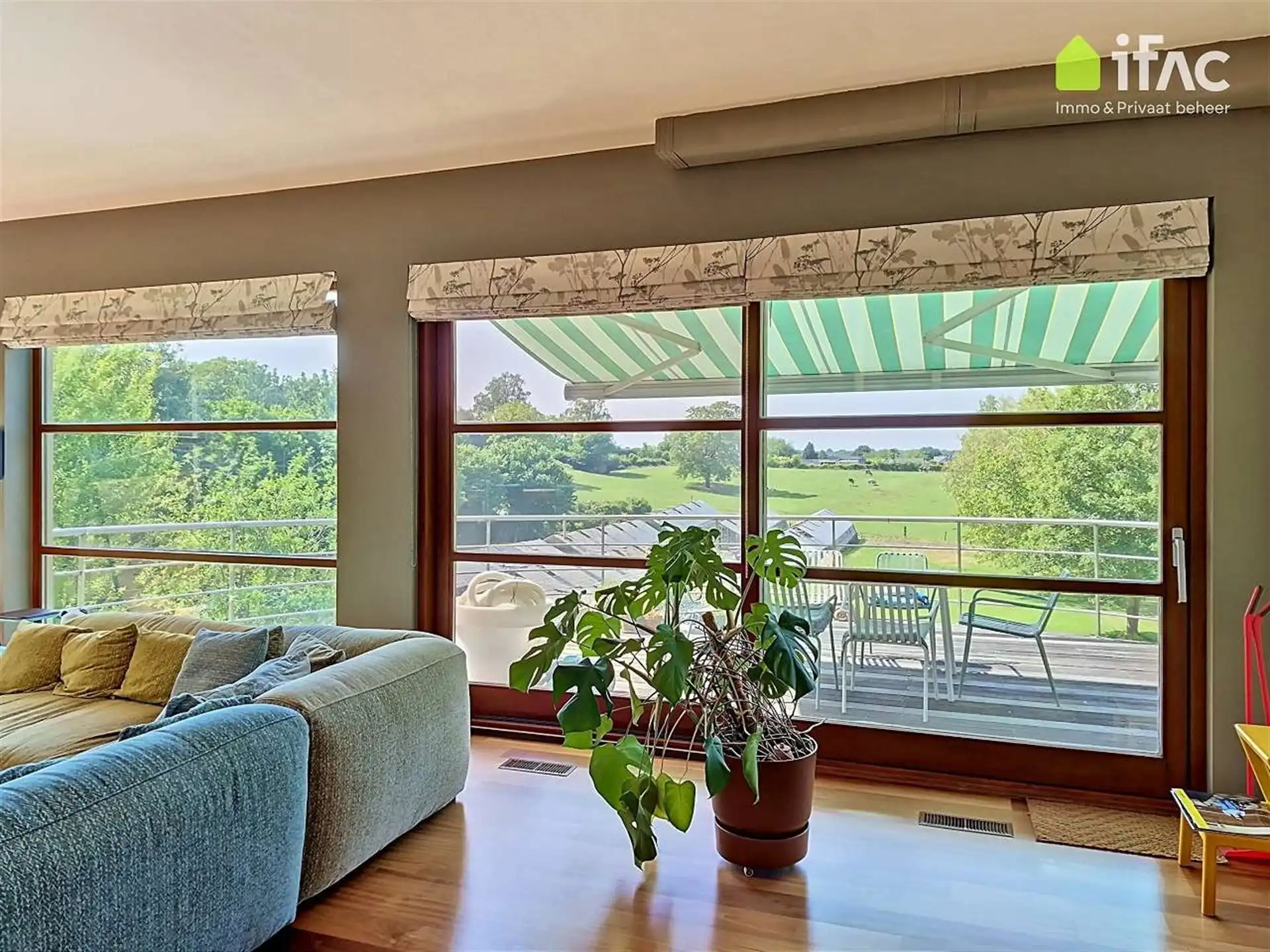 Unieke moderne split-levelvilla met zwembad op 17a83ca foto 11