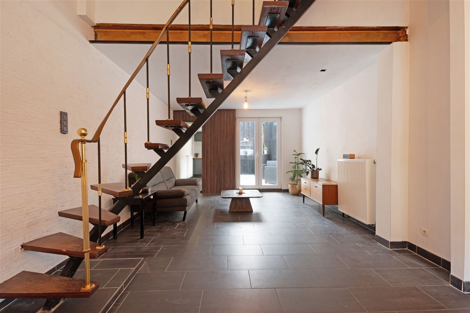 Instapklare rijwoning met stadskoer foto 3