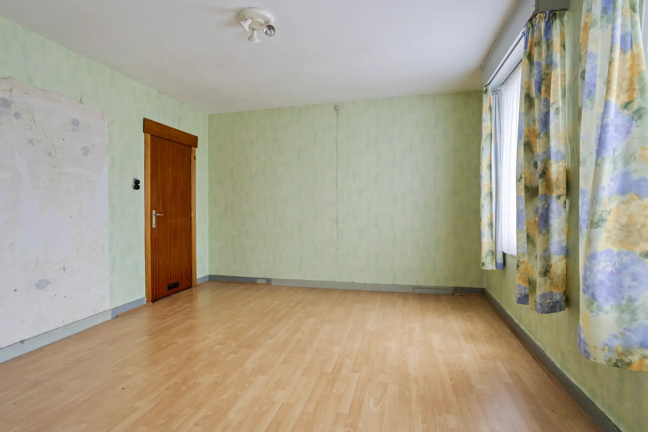 Charmante te renoveren woning met tuin en optionele garage foto 17