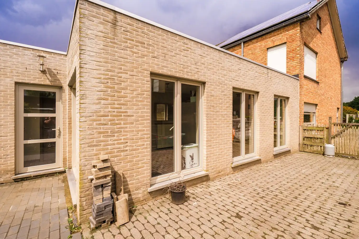 Halfopen bebouwing in landelijke omgeving met ruime tuin foto 2