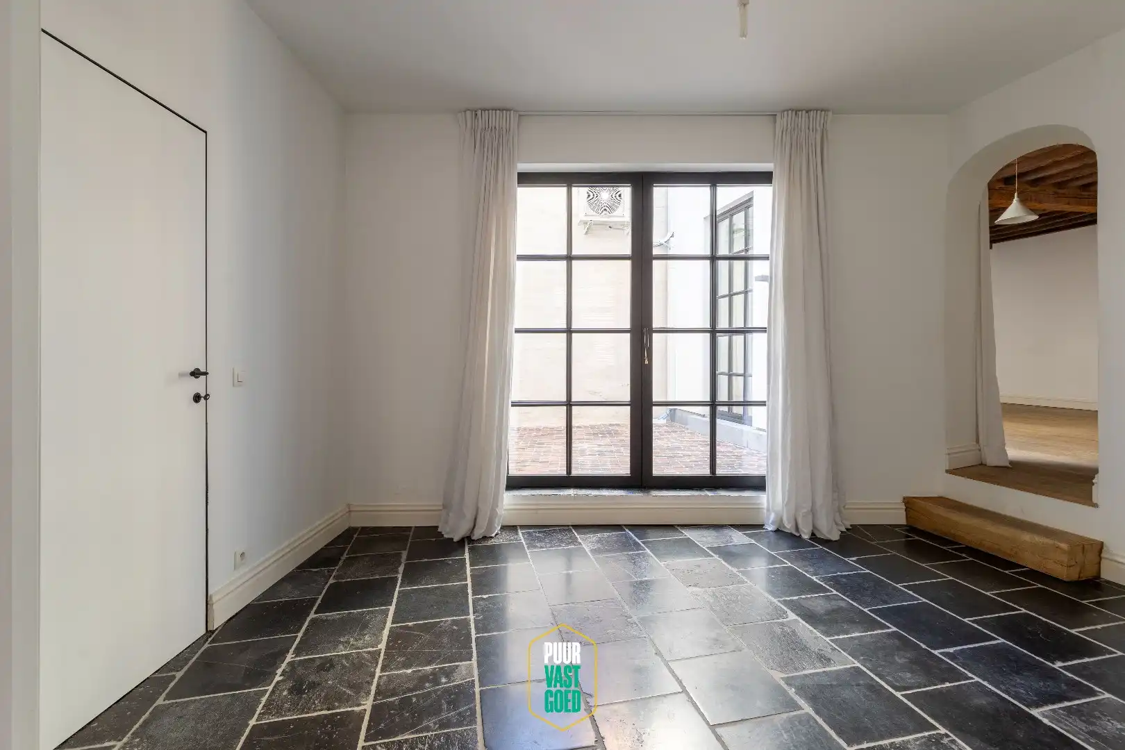 Prachtig gerestaureerde hoekwoning met dubbele garage bij 't Zand foto 10