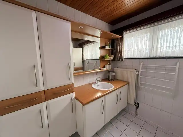 Halfopen woning met 3 slaapkamers, inpandige garage en mooie tuin in Kleine Brogel. foto 23