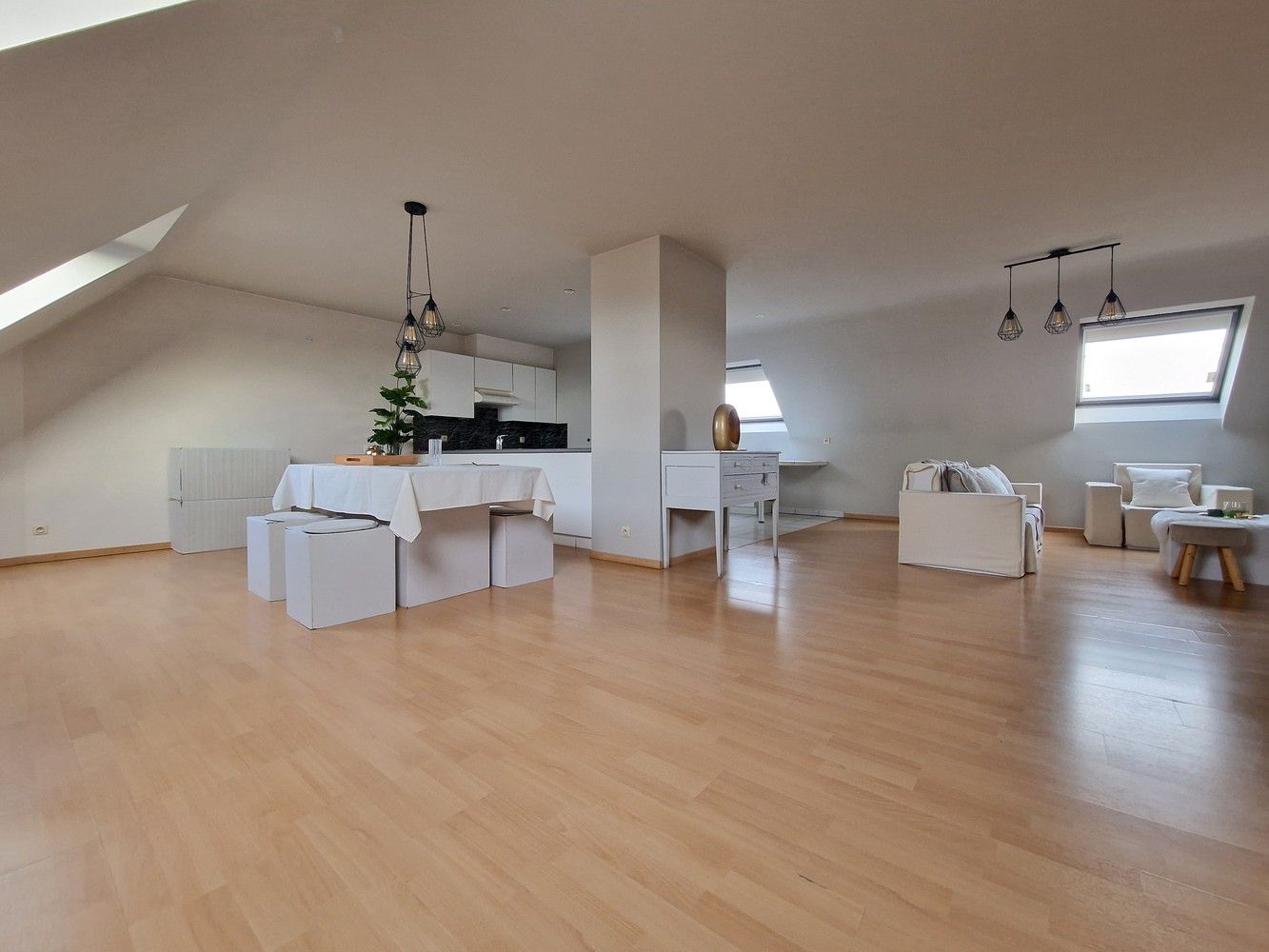 Uniek, ruime én lichtrijk appartement met 2 slpks! foto 2