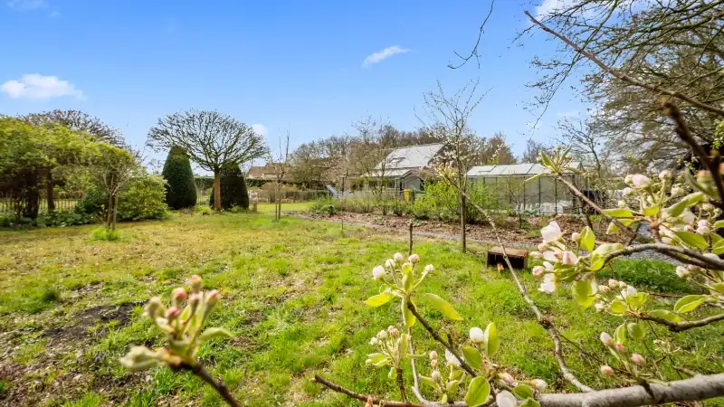 Ruime villa van 302m² op 36 are met zwembad en volledige onderkeldering foto 32