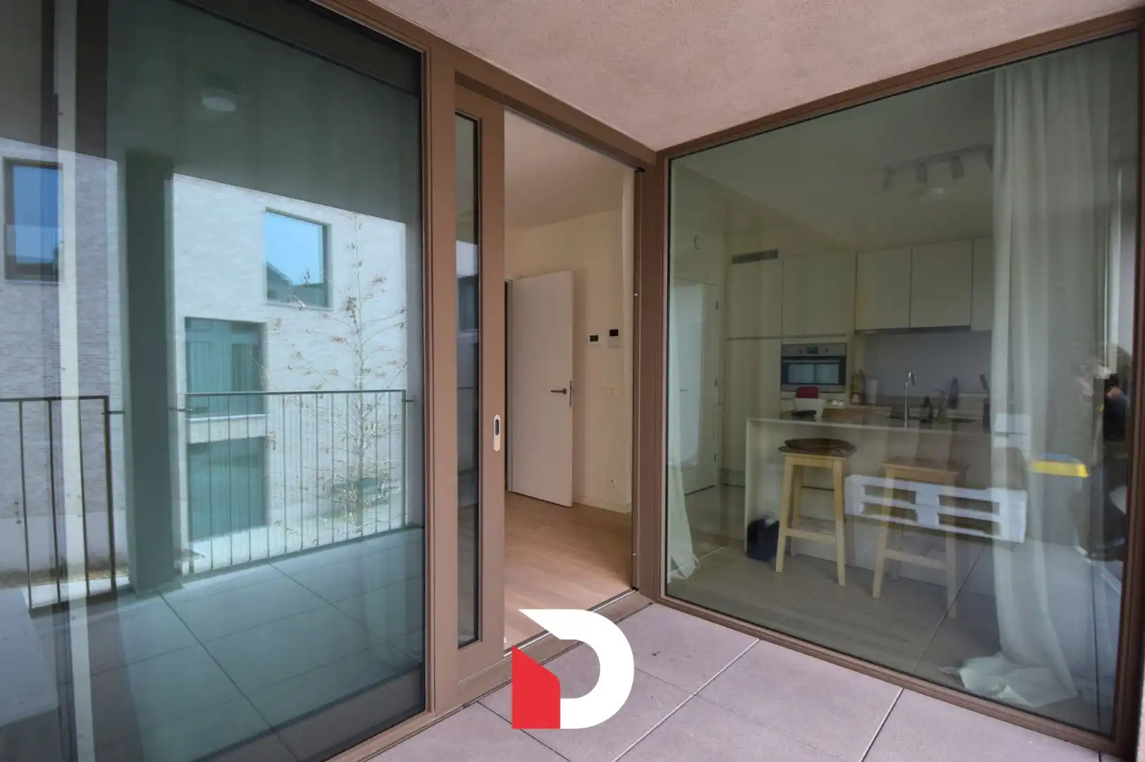 Prachtig zeer recent appartement met 2 slaapkamers, garagebox foto 2