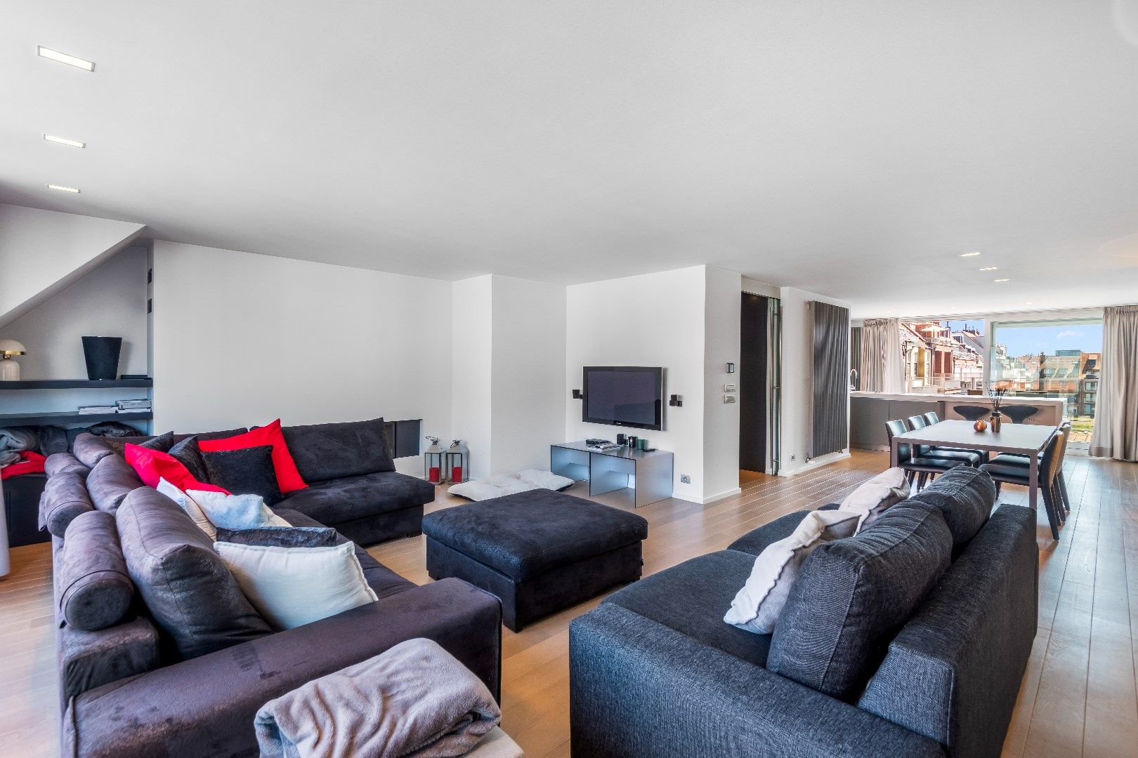Prachtig en recente duplex op wandelafstand van de zeedijk. foto 2