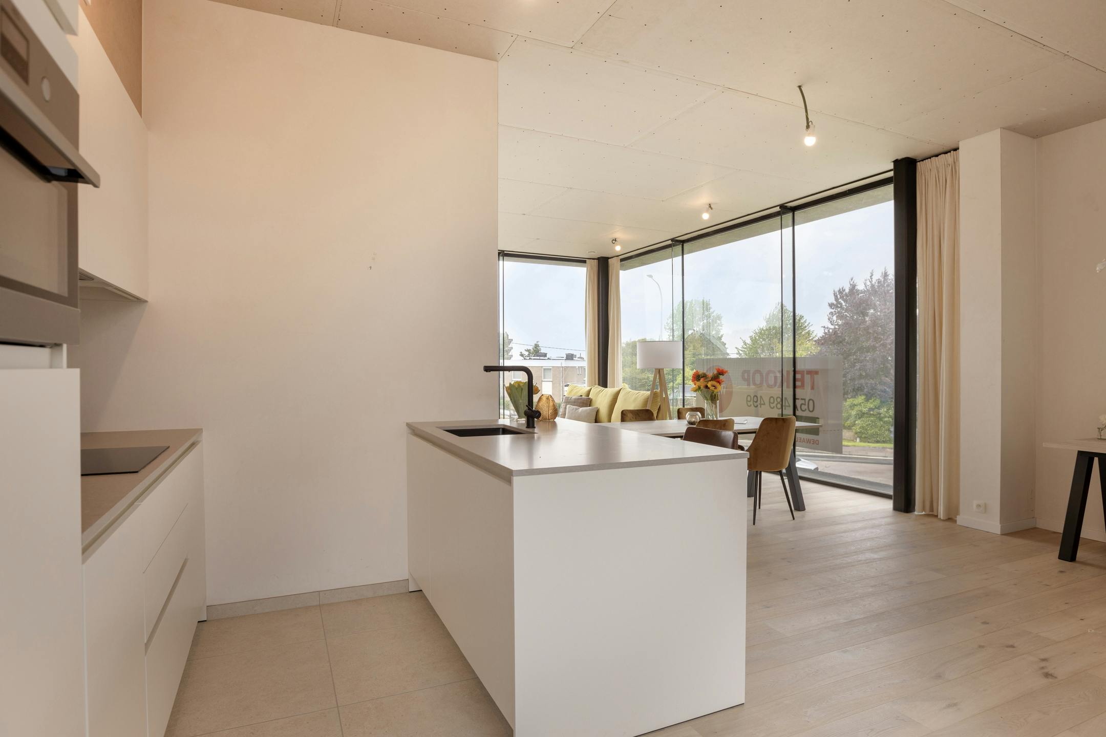 Nieuw instapklaar appartement te koop in Poperinge op centrale ligging foto 3