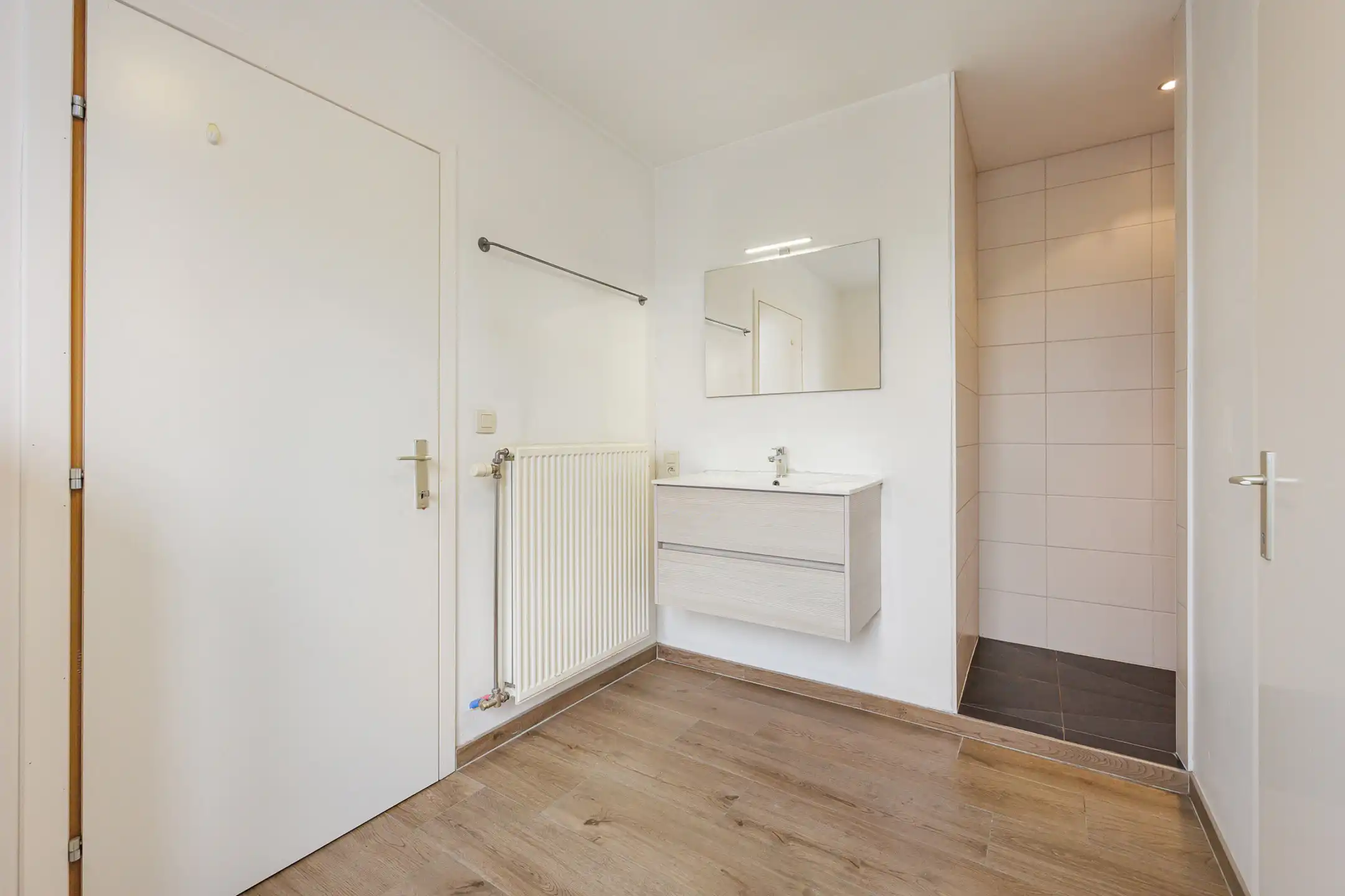 Instapklare  woning met drie slaapkamers en stadstuintje foto 19