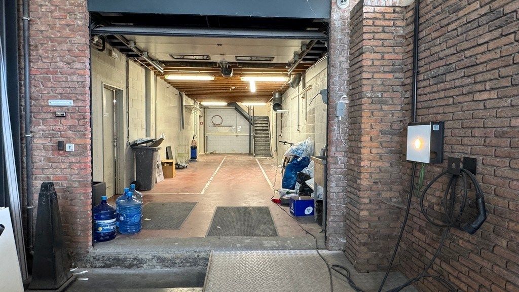 Kantoorruimte met stockageruimte te huur vlakbij klaverblad in Gent foto 22